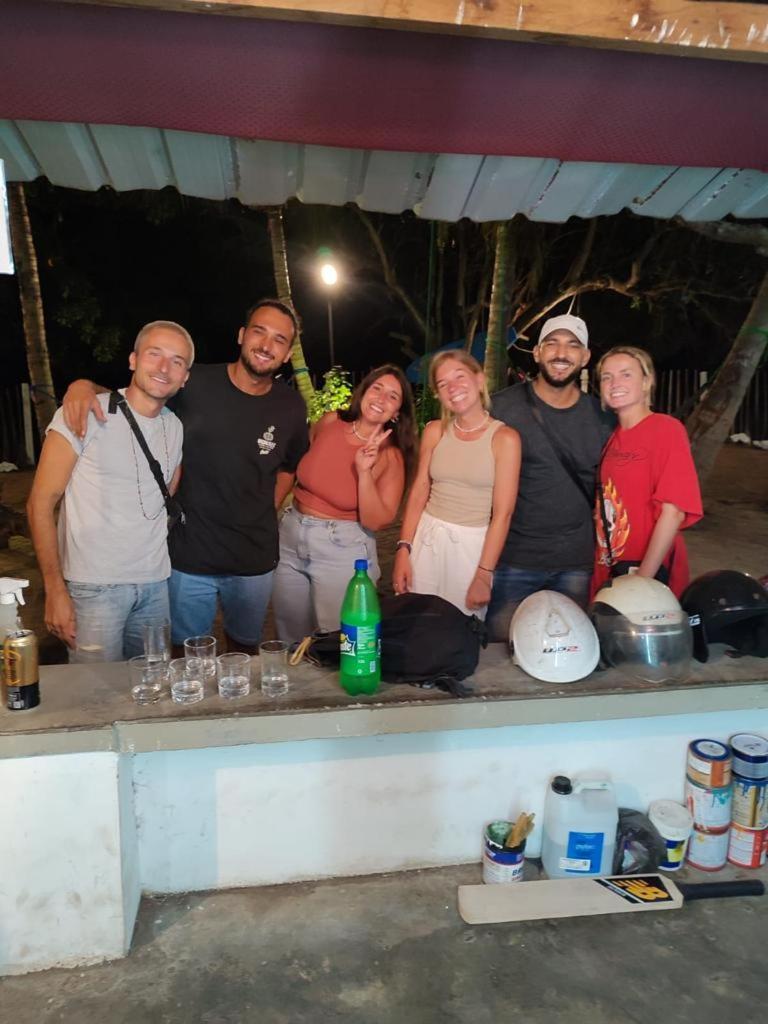 Hangover Hostels アルガムベイ エクステリア 写真