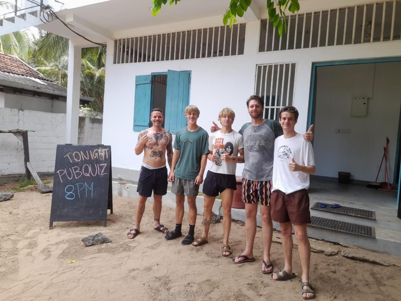 Hangover Hostels アルガムベイ エクステリア 写真